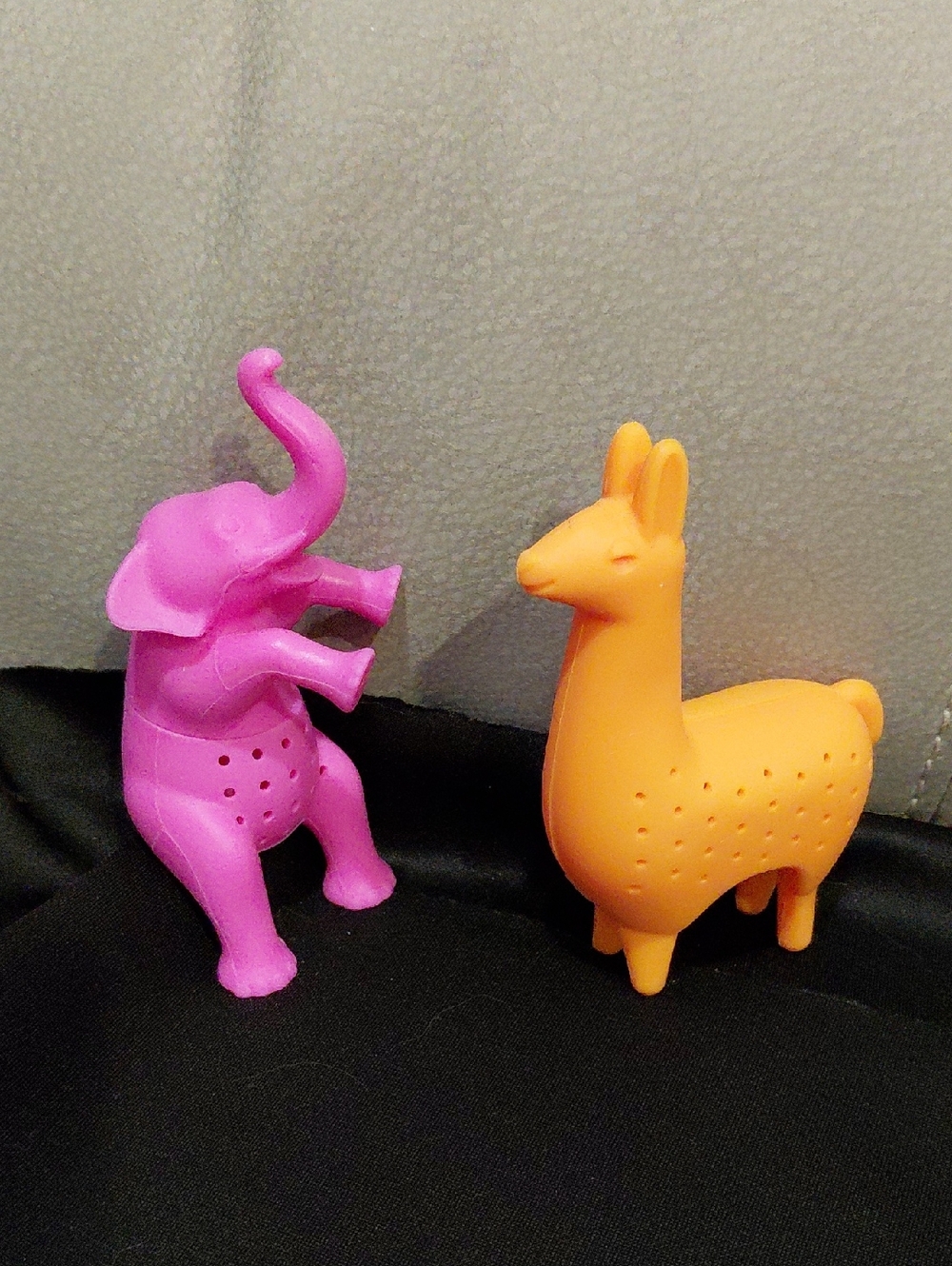 TEA CUP SOAKERS LAMA & ELEPHANT - Picture 2 of 5
